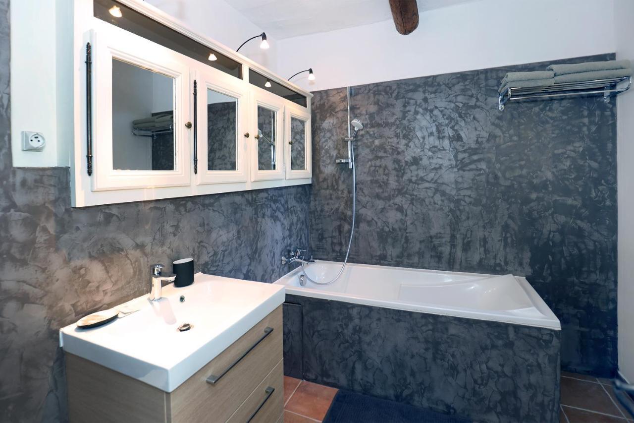 Le Cheval Blanc Bed & Breakfast La Bastide-des-Jourdans ภายนอก รูปภาพ