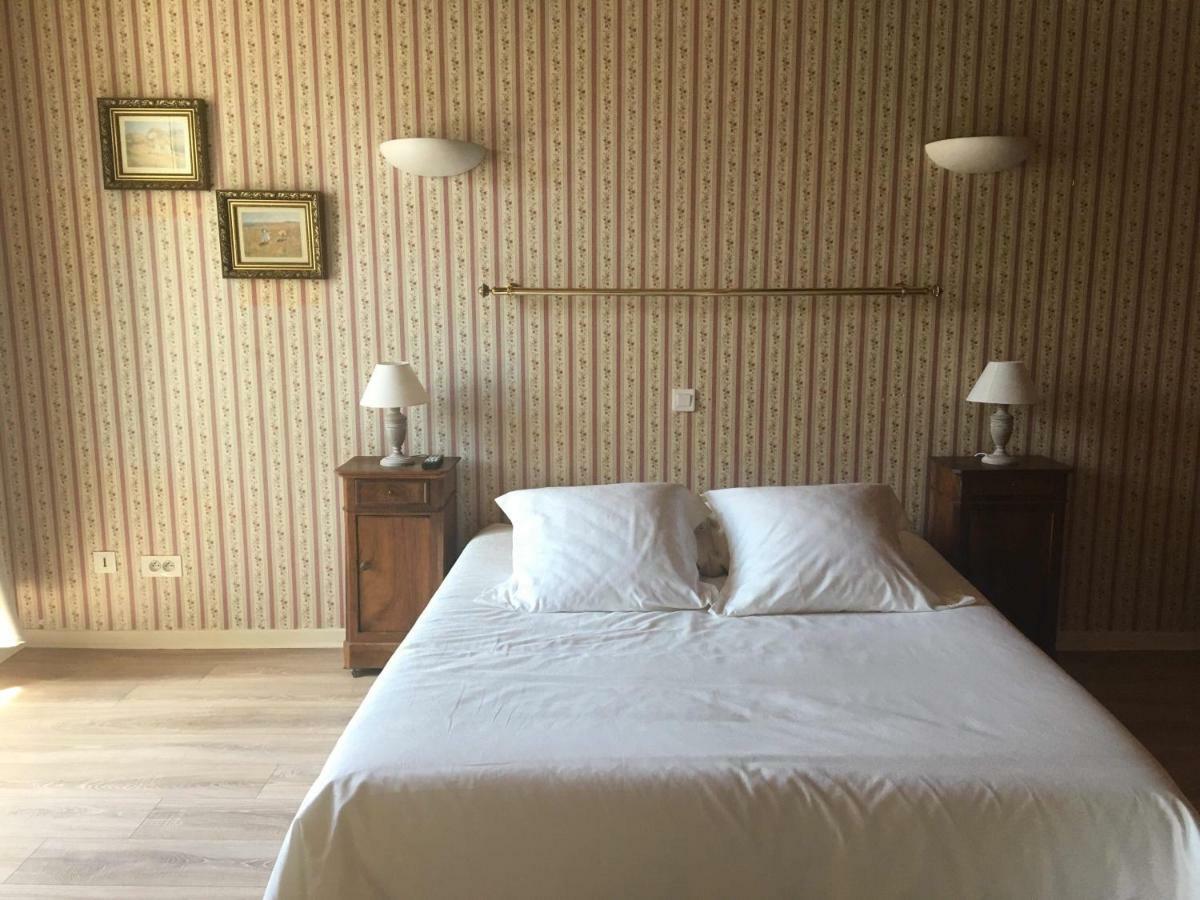 Le Cheval Blanc Bed & Breakfast La Bastide-des-Jourdans ภายนอก รูปภาพ